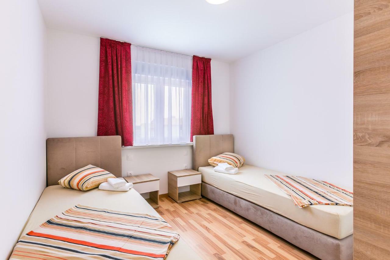 Dragan K3 Hotel Medulin Kültér fotó