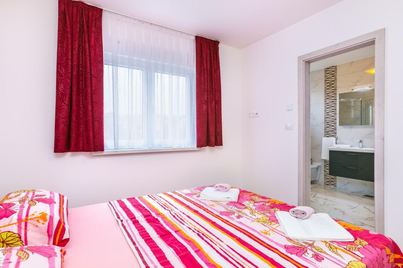 Dragan K3 Hotel Medulin Kültér fotó