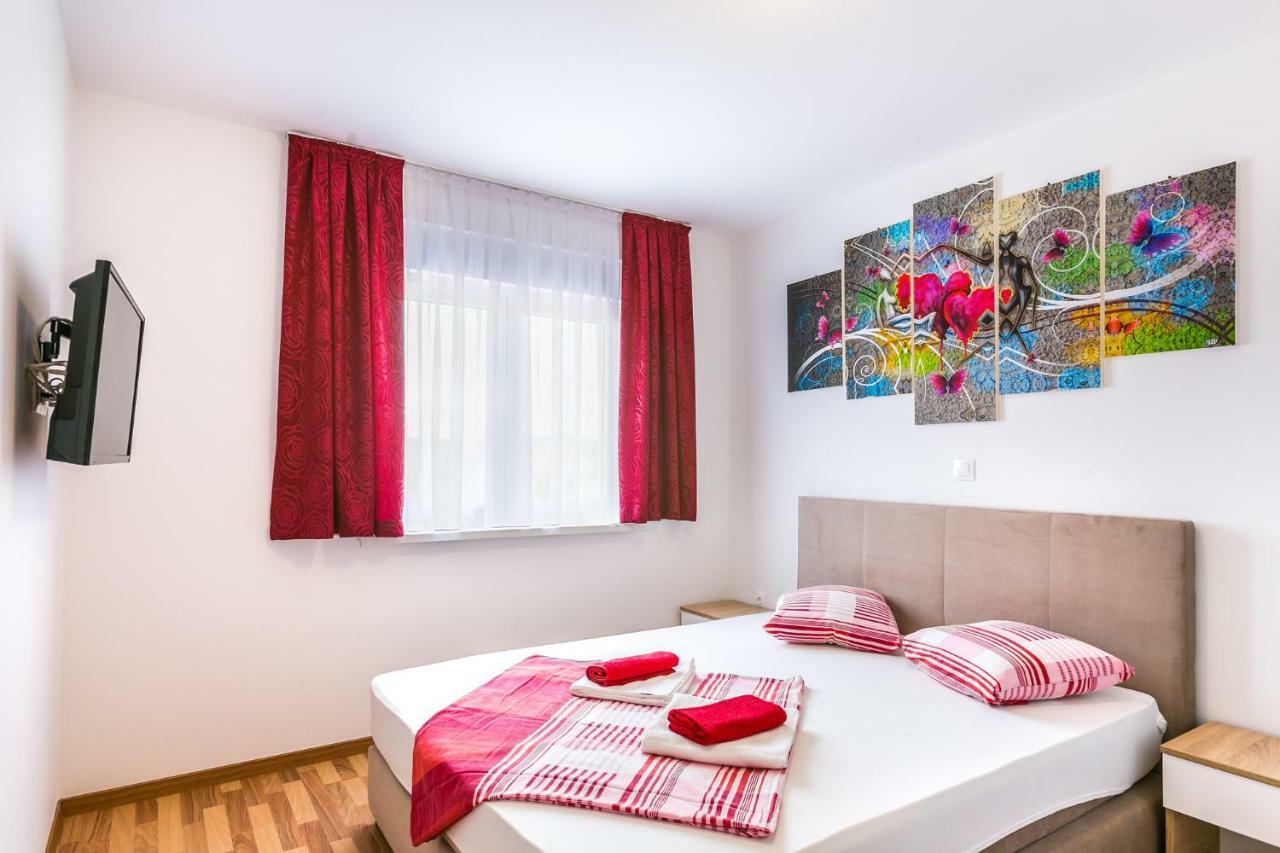 Dragan K3 Hotel Medulin Kültér fotó